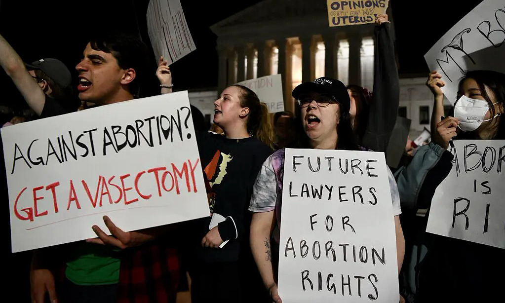 Mỹ cấm phá thai Nam Giới đổ xô đi Triệt Sản