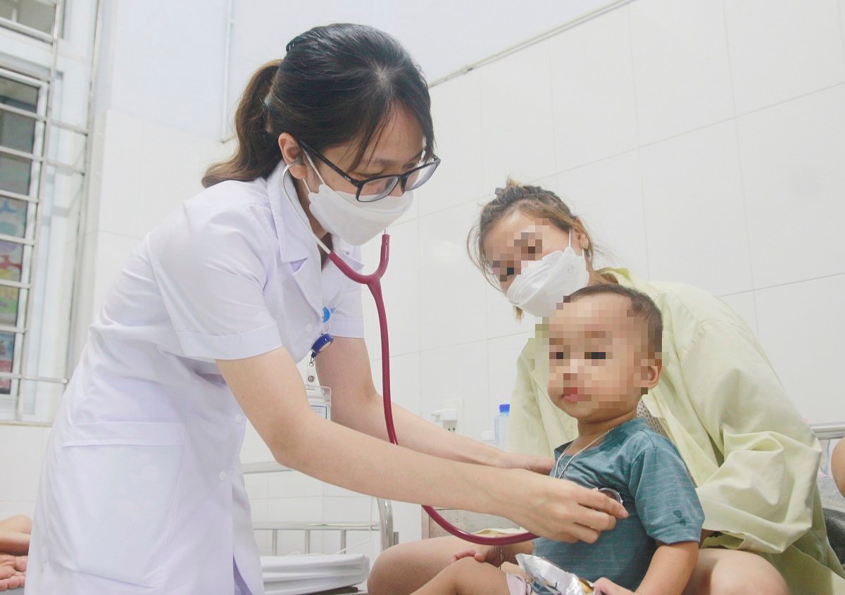 Nhiều trẻ mắc cúm phải nhập viện | VTC14