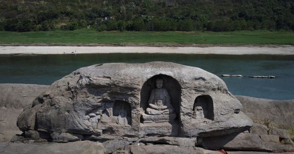 Trung Quốc: Phát lộ tượng Phật 600 năm tuổi ở sông Dương Tử