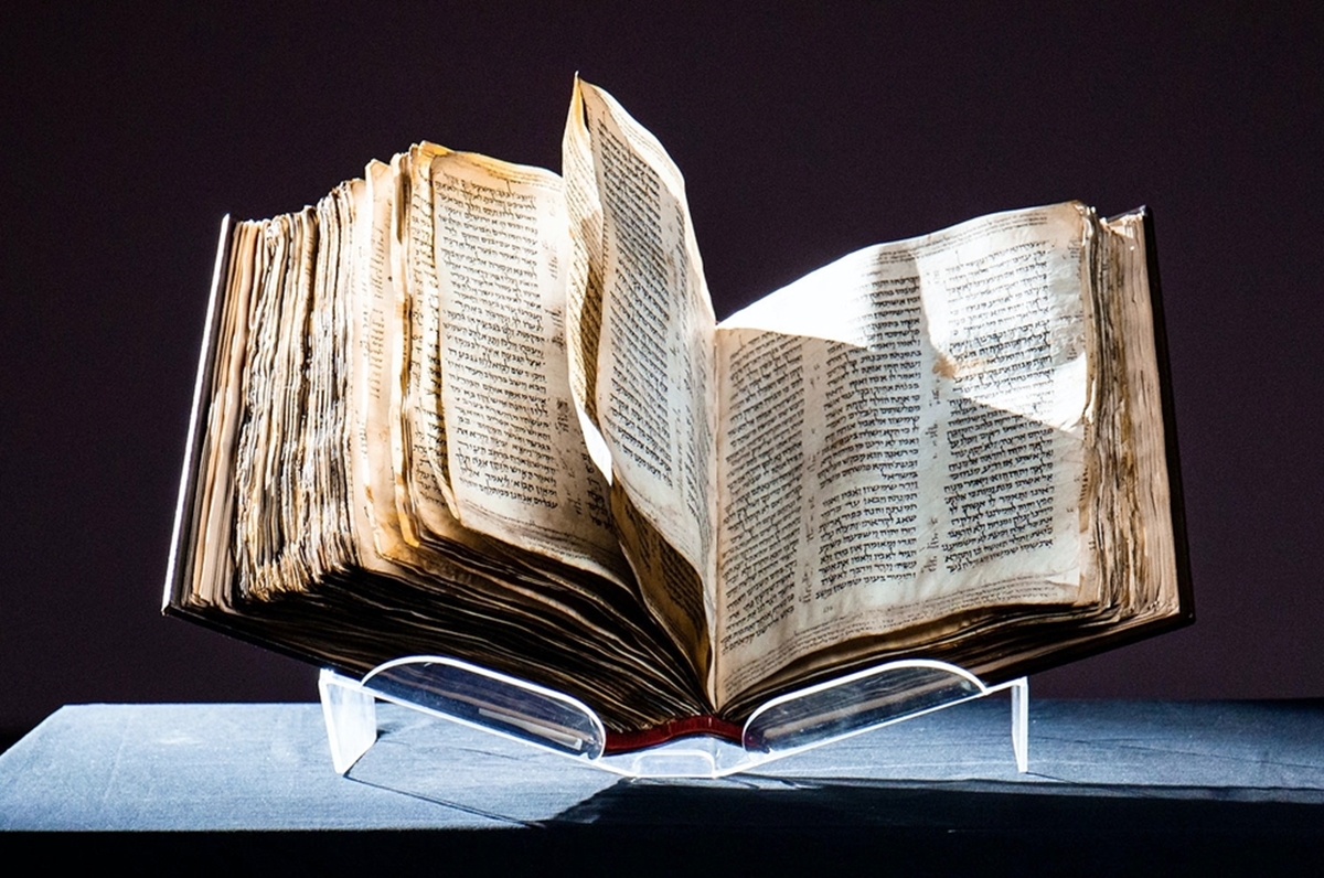 Cuốn kinh thánh 1.100 năm tuổi được đấu giá