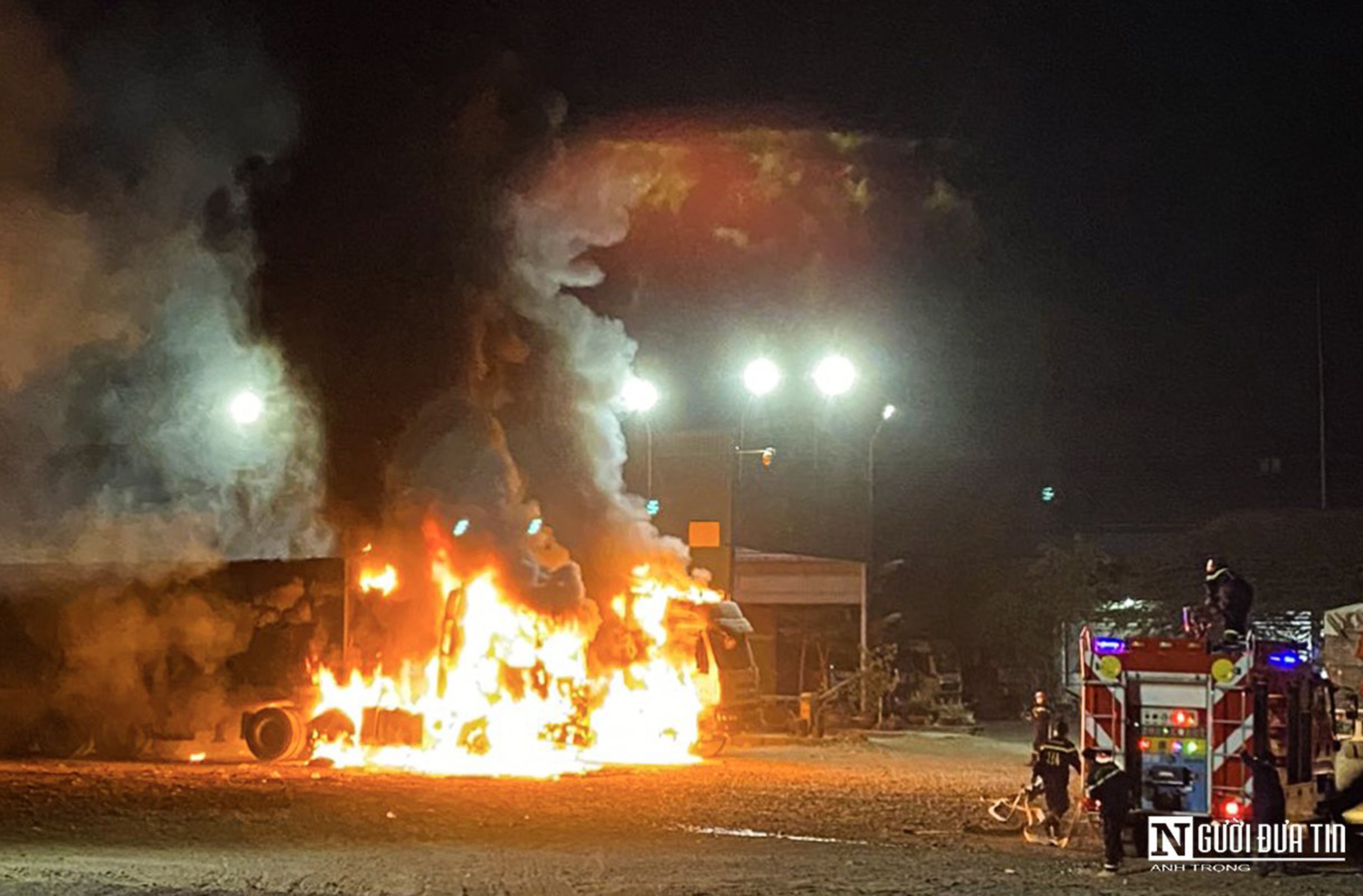 Cháy 3 xe tải ở Đồng Nai khiến 1 người tử vong