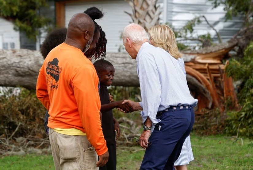 Tổng thống Mỹ thăm vùng bị bão phá hủy tại Florida