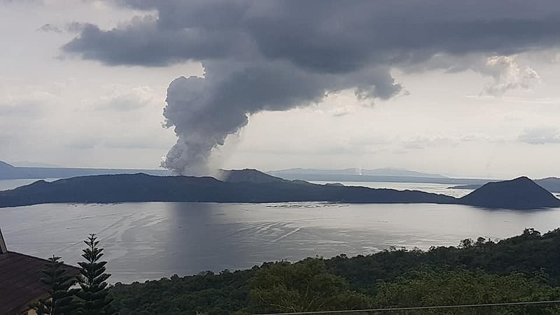 Philippines ban hành cảnh báo sức khỏe do núi lửa phun trào