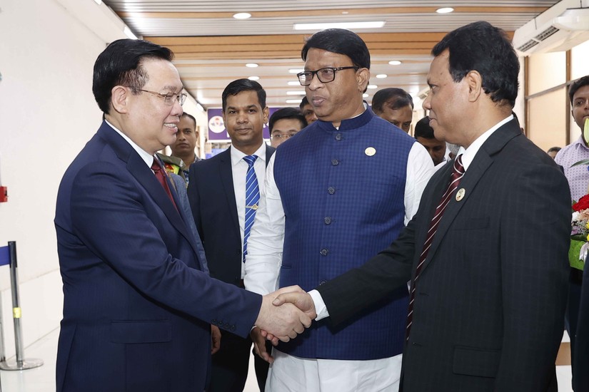 Chủ tịch Quốc hội bắt đầu chuyến thăm chính thức Bangladesh